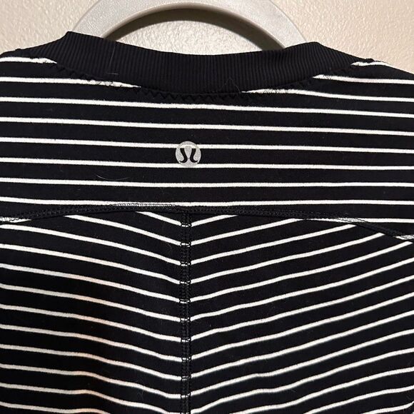 Lululemon Base Runner Long Sleeve T-Shirt Activewear Striped Black White Small - Picture 7 of 8